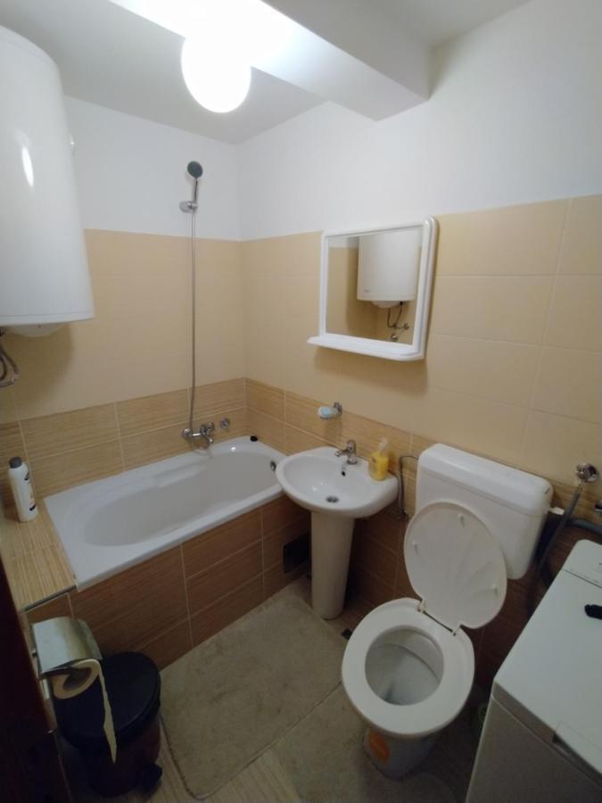 Apartment Silence B Pluzine Bagian luar foto