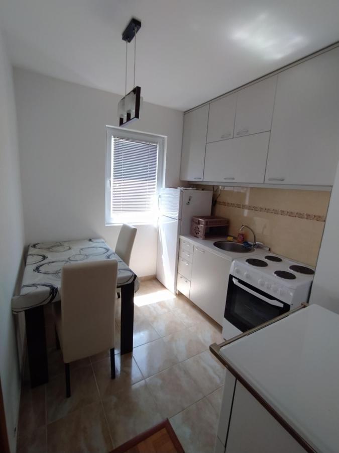 Apartment Silence B Pluzine Bagian luar foto