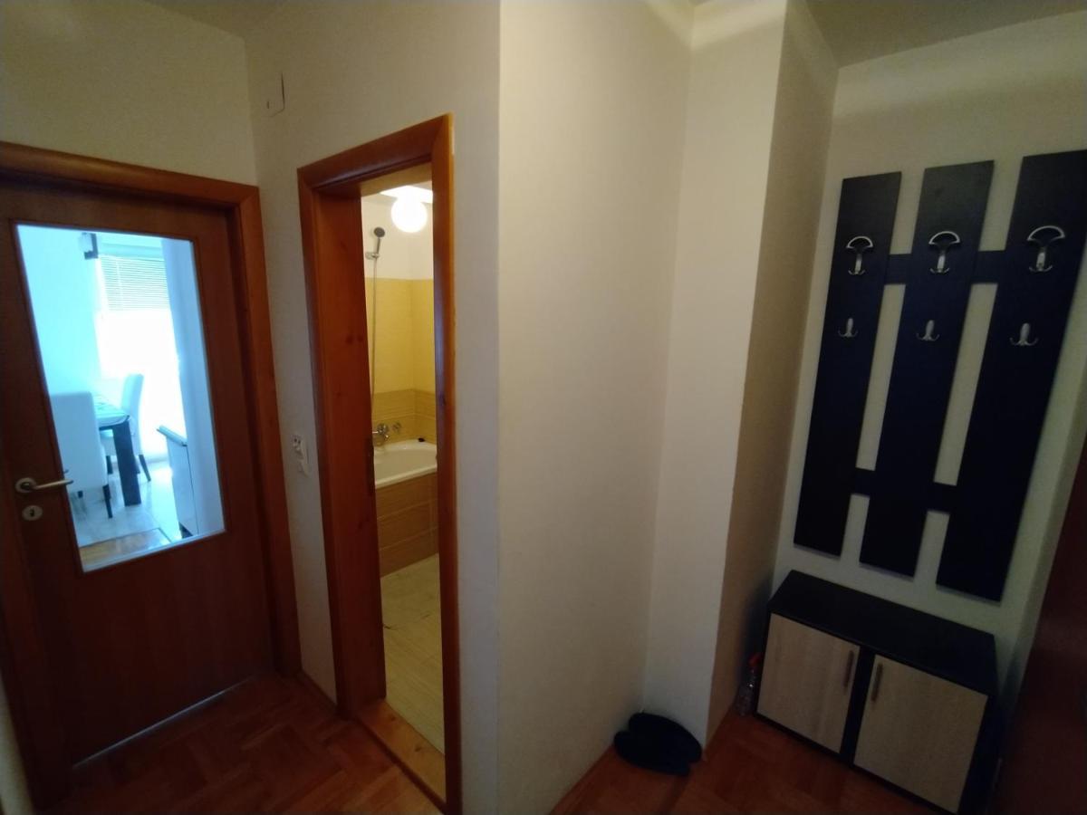 Apartment Silence B Pluzine Bagian luar foto