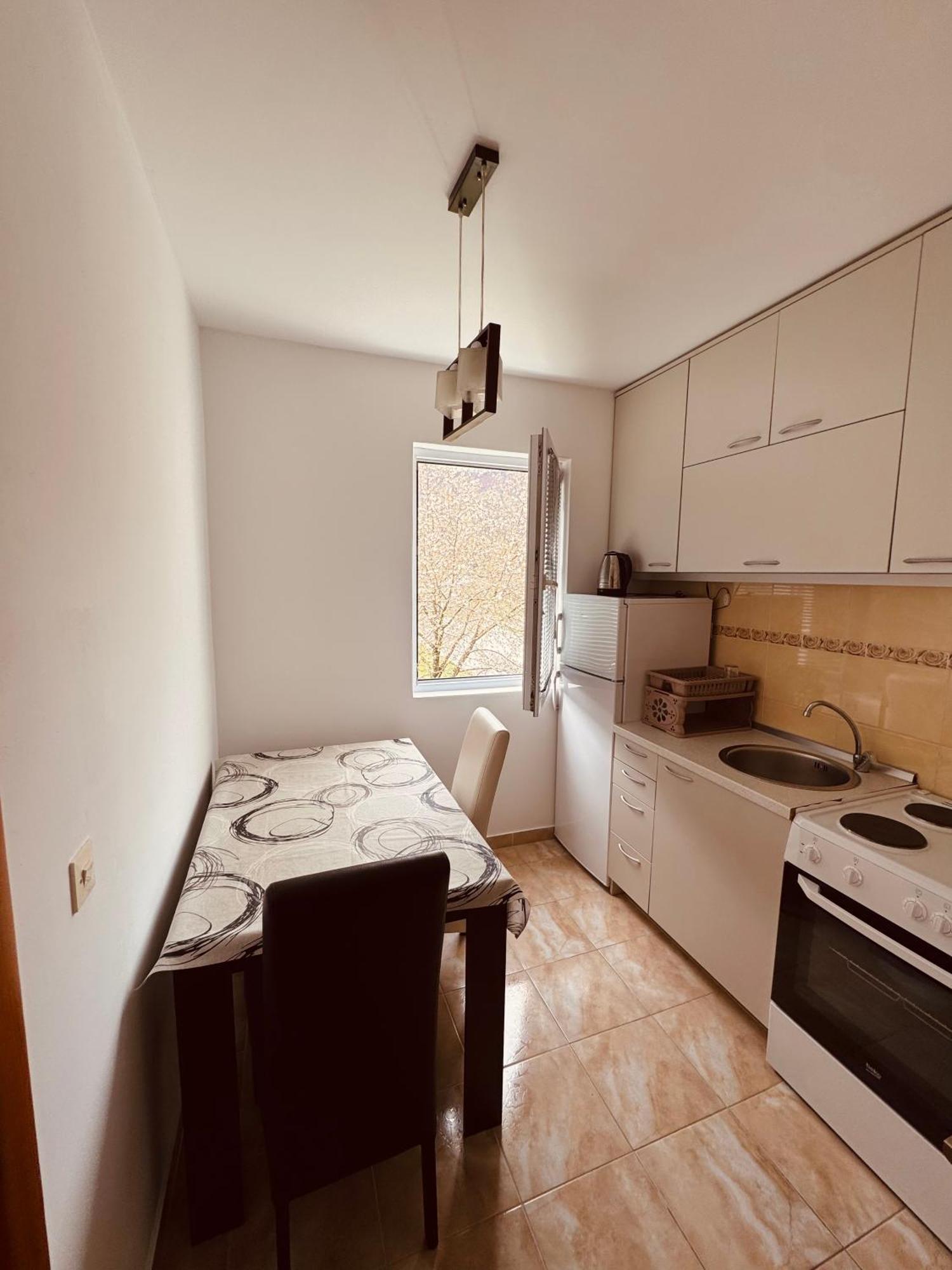 Apartment Silence B Pluzine Bagian luar foto