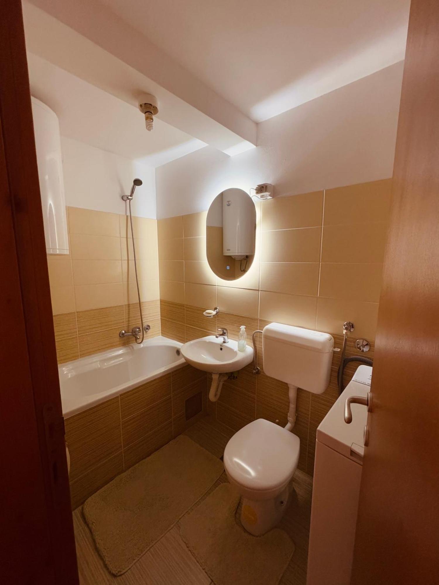 Apartment Silence B Pluzine Bagian luar foto
