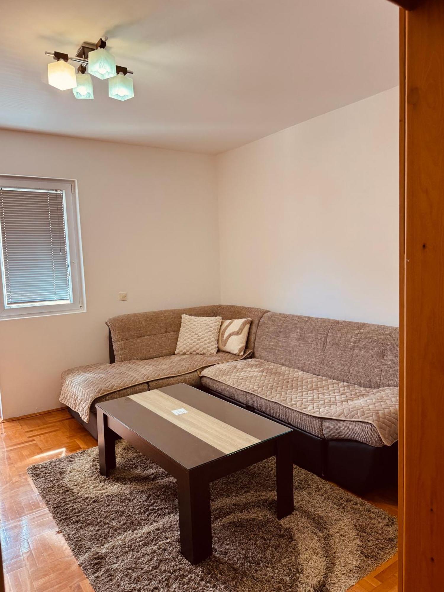 Apartment Silence B Pluzine Bagian luar foto